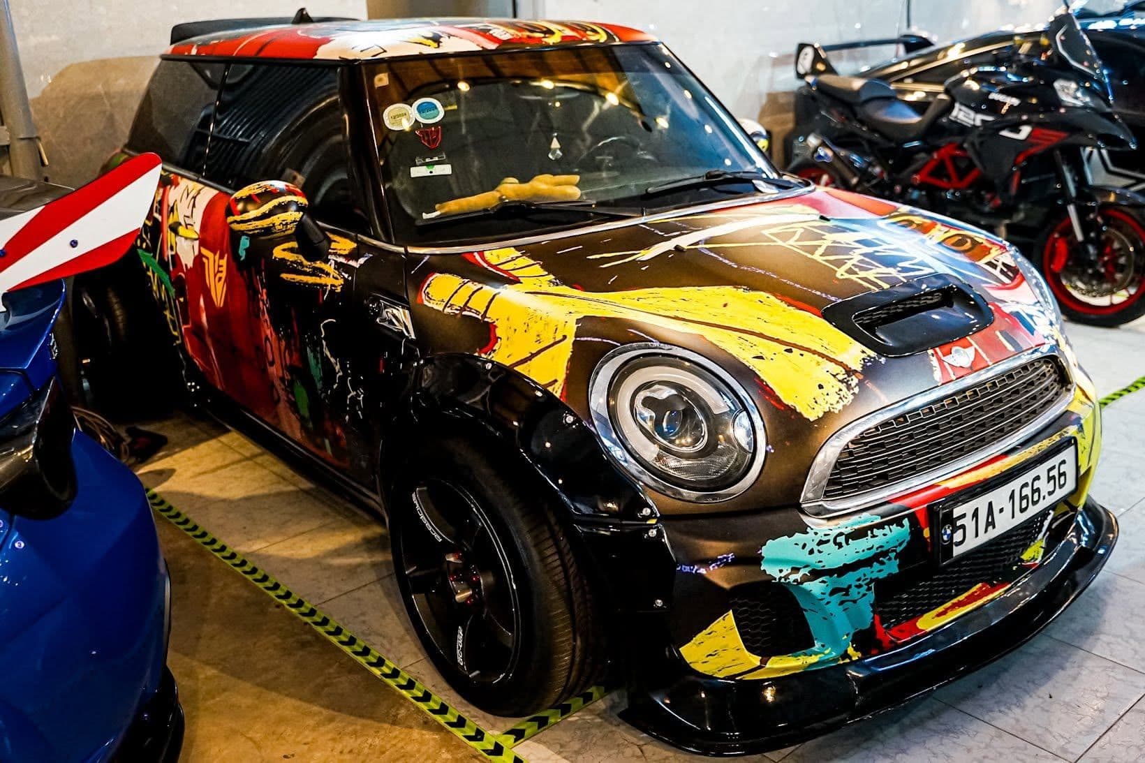 Giải mã sức hút xe MINI Cooper dù giá đắt - đời cũ hay mới đều 'cuốn'