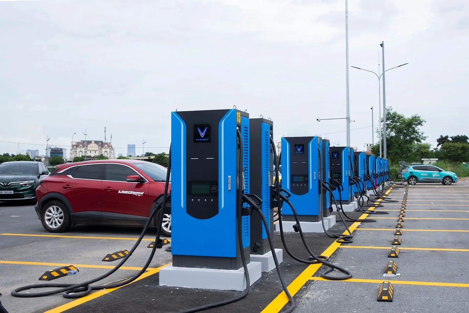 V-Green xây dựng 99 “siêu trạm sạc” trên toàn quốc